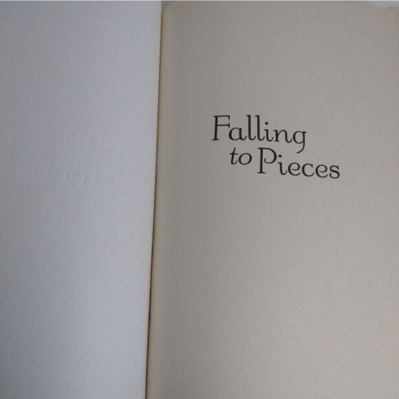 $ Vannetta chapman Amish themed Falling to pieces book. - Picture 6 of 7